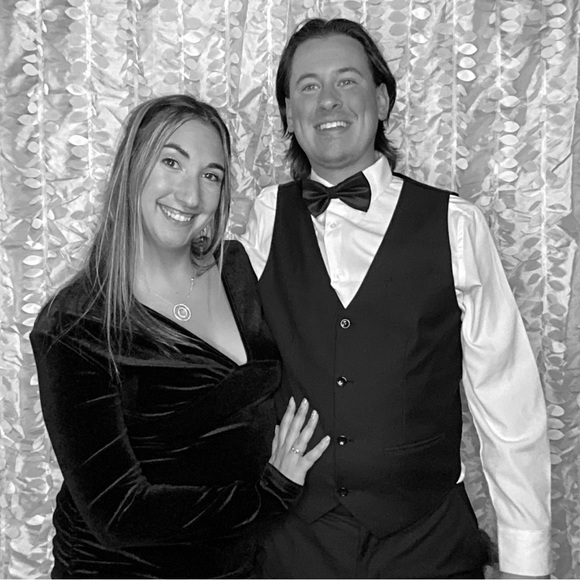 Meet your Posher, Gabriella - Picture 1 of 1